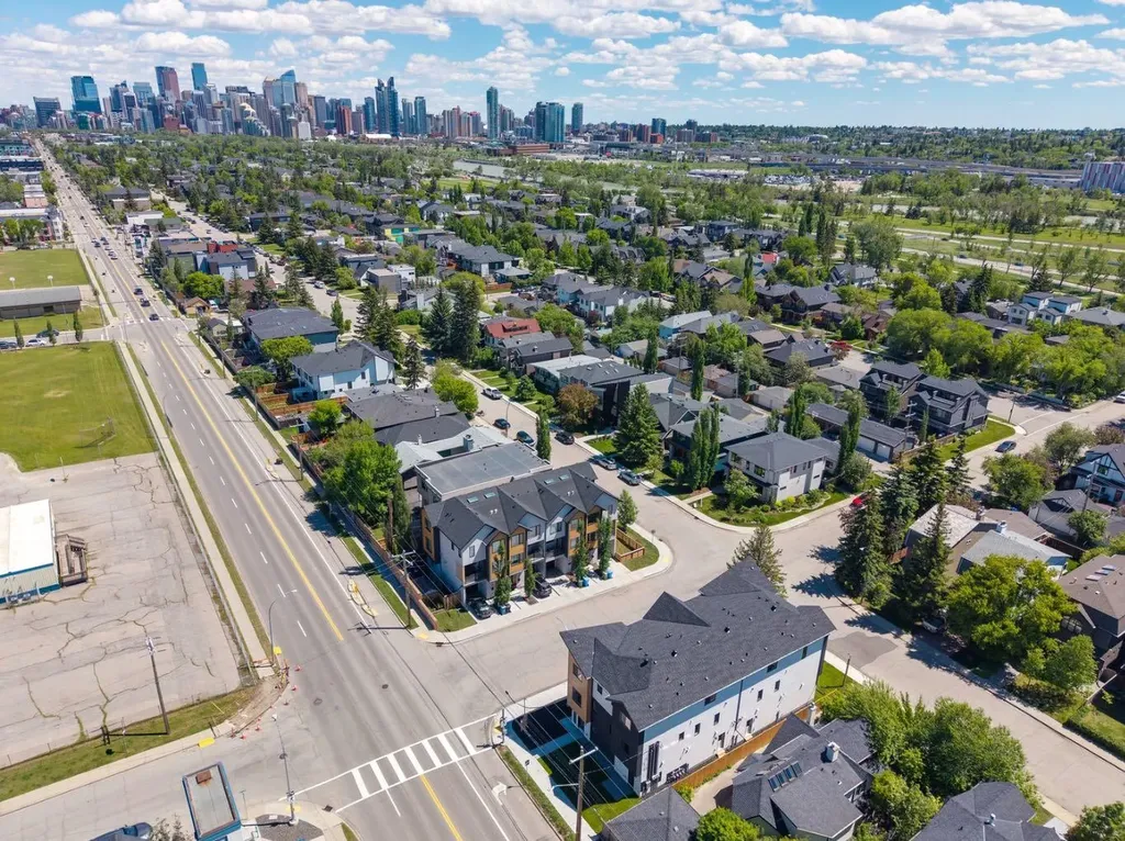 2402 Westmount Road NW Calgary AB T2N 3N8