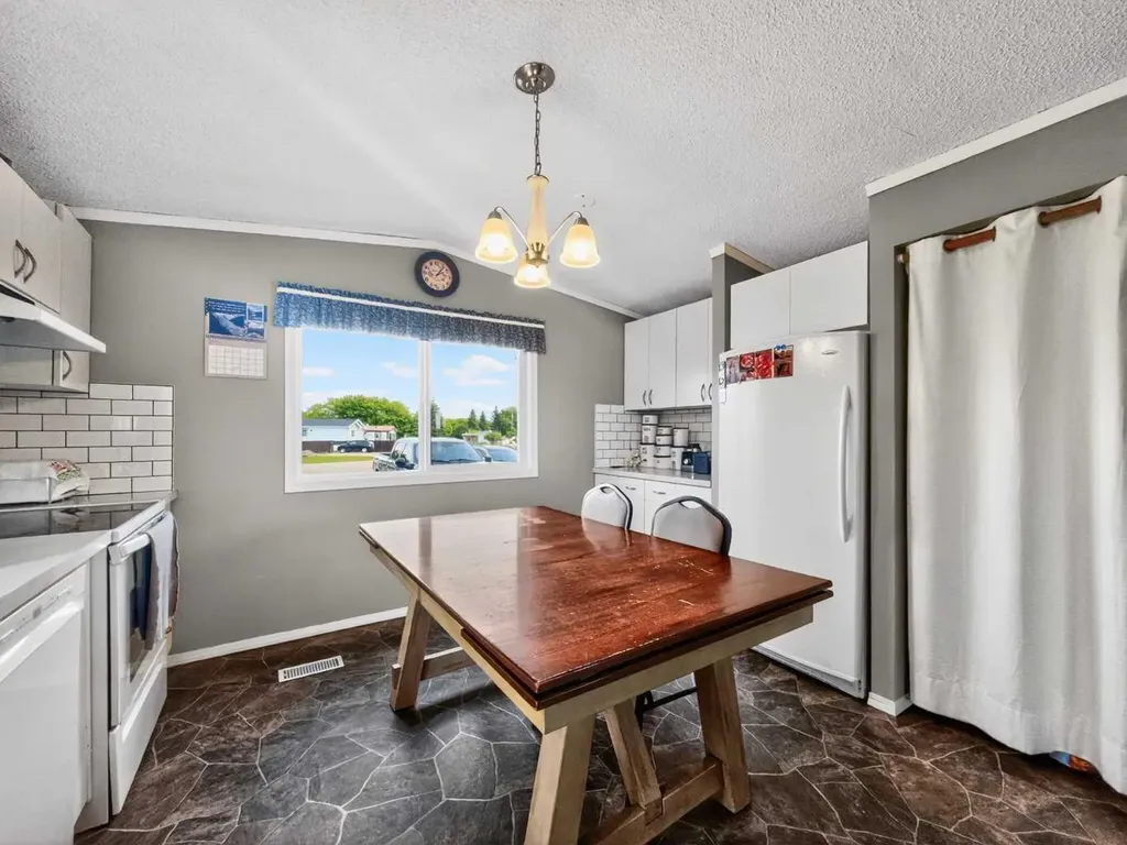 10717 102 Avenue La Crete AB T0H2H0