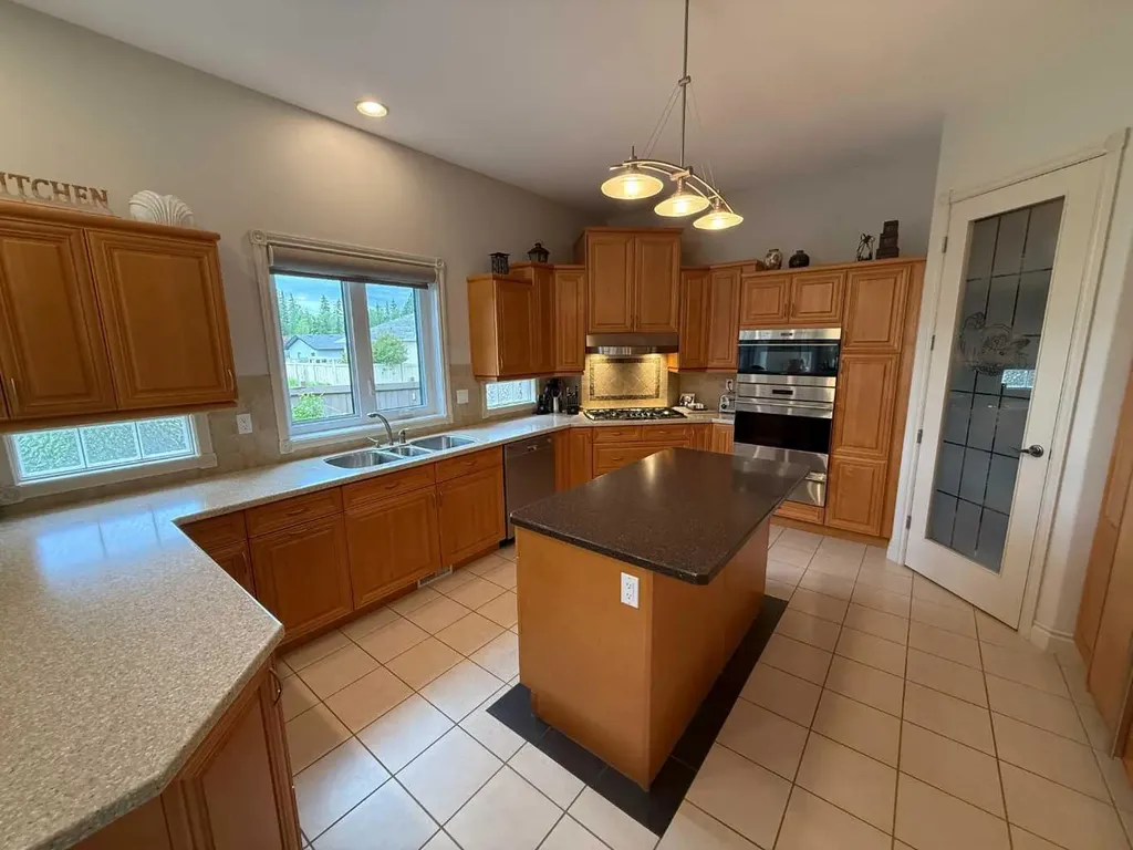 102 Appleyad Cove Hinton AB T7V1Y8