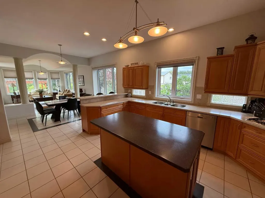 102 Appleyad Cove Hinton AB T7V1Y8