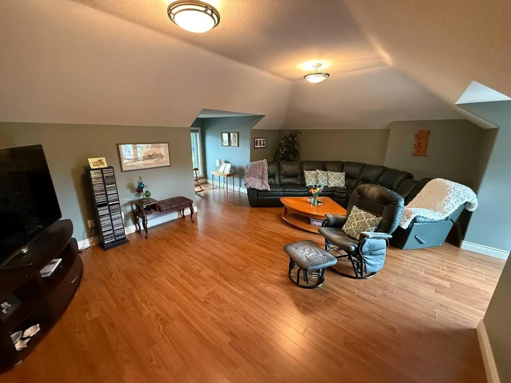 102 Appleyad Cove Hinton AB T7V1Y8