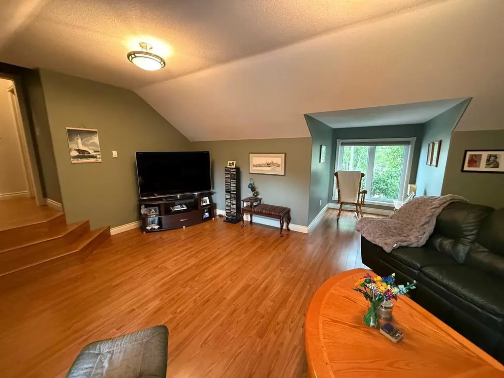102 Appleyad Cove Hinton AB T7V1Y8