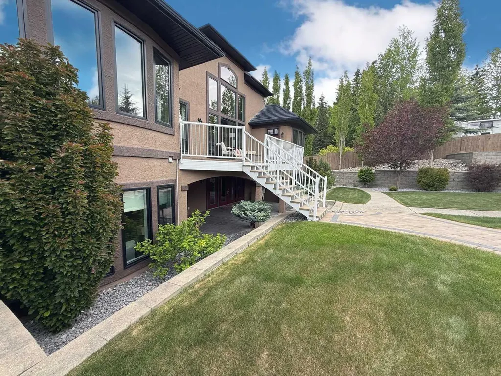 102 Appleyad Cove Hinton AB T7V1Y8