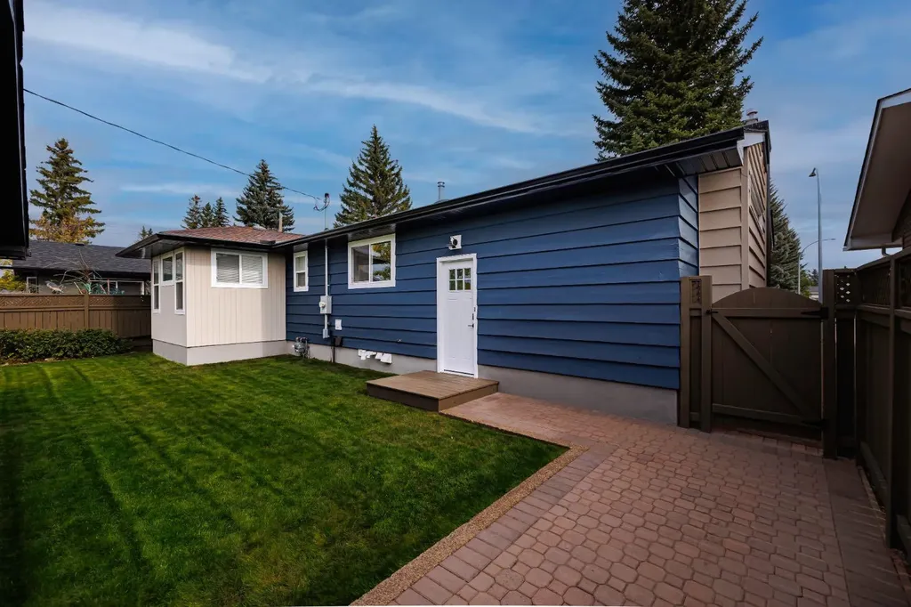 13255 Lake Lucerne Road SE Calgary AB T2J 3J8