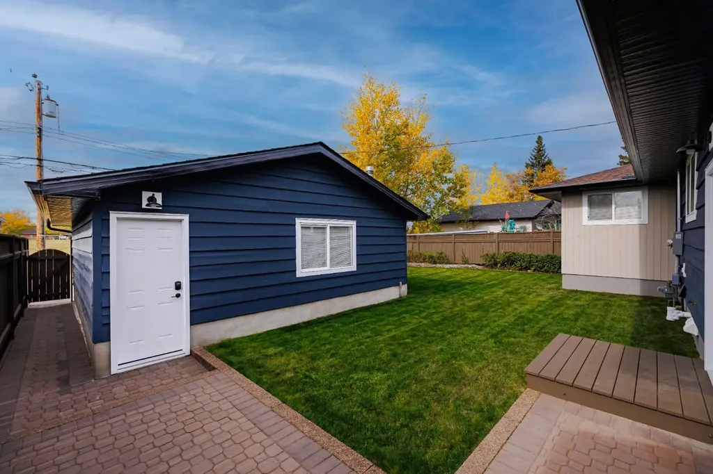 13255 Lake Lucerne Road SE Calgary AB T2J 3J8