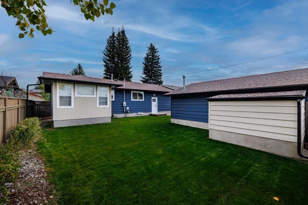 13255 Lake Lucerne Road SE Calgary AB T2J 3J8