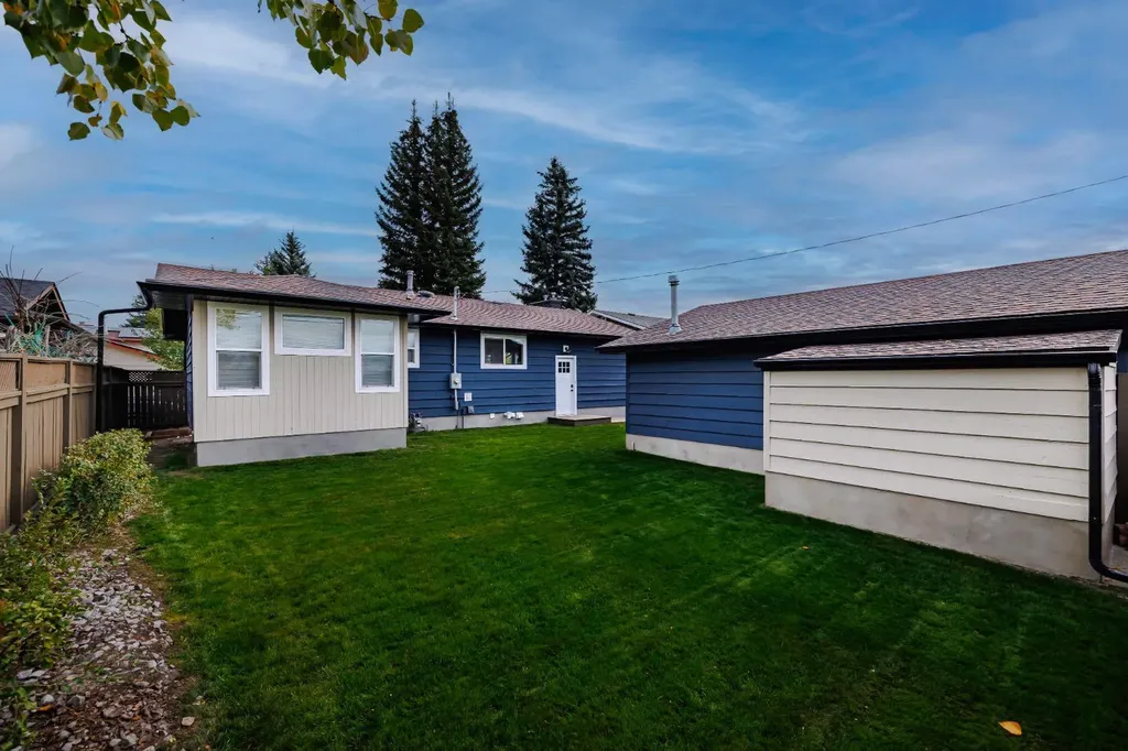 13255 Lake Lucerne Road SE Calgary AB T2J 3J8