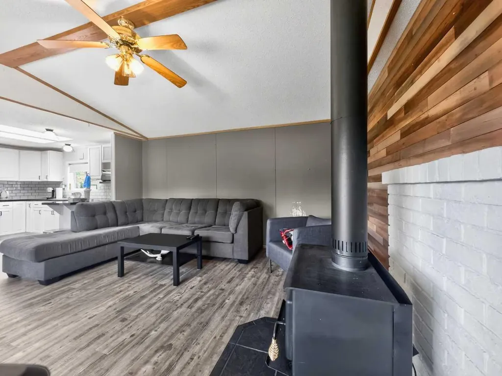 10414 103 Avenue La Crete AB T0H2H0