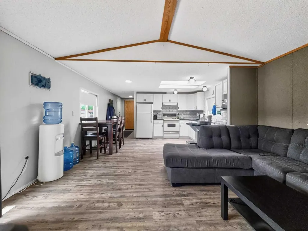 10414 103 Avenue La Crete AB T0H2H0