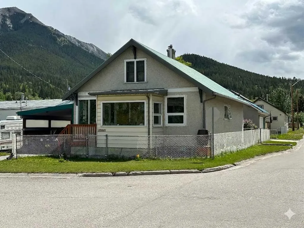 13202 19 Avenue Blairmore AB T0K 0E0