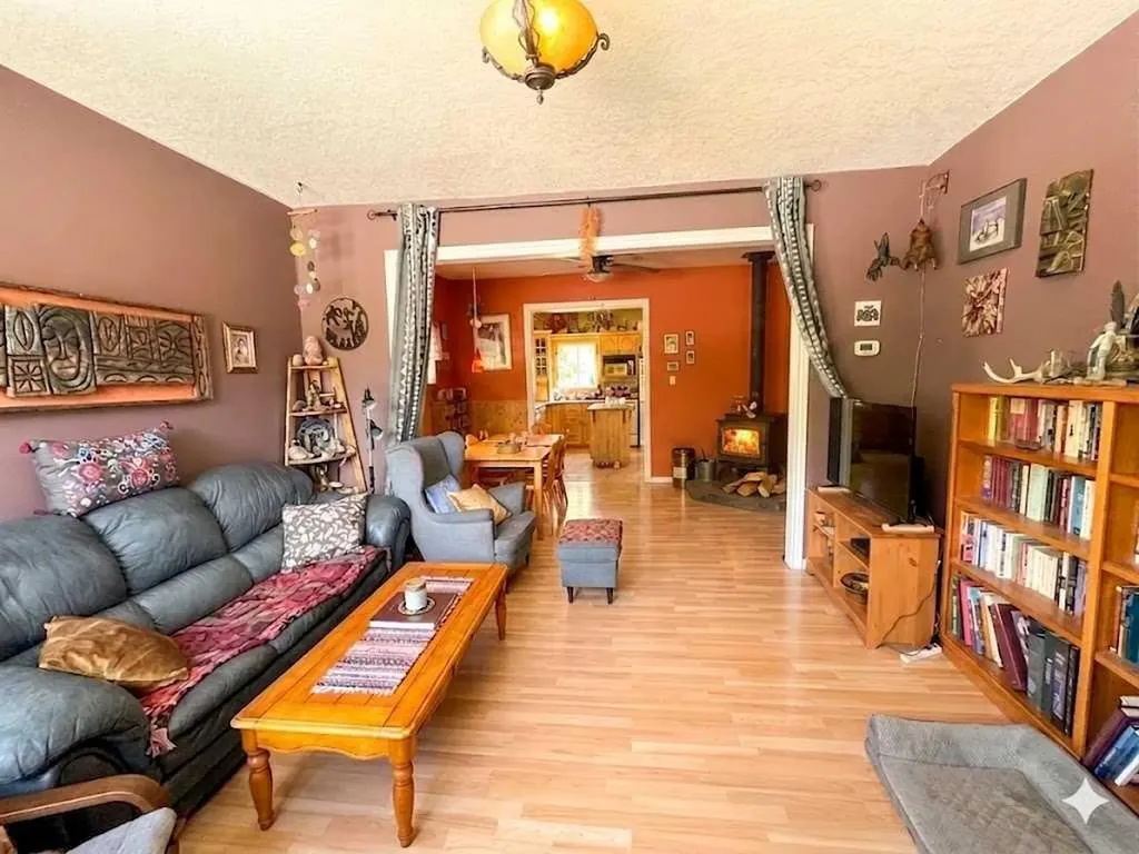 13202 19 Avenue Blairmore AB T0K 0E0