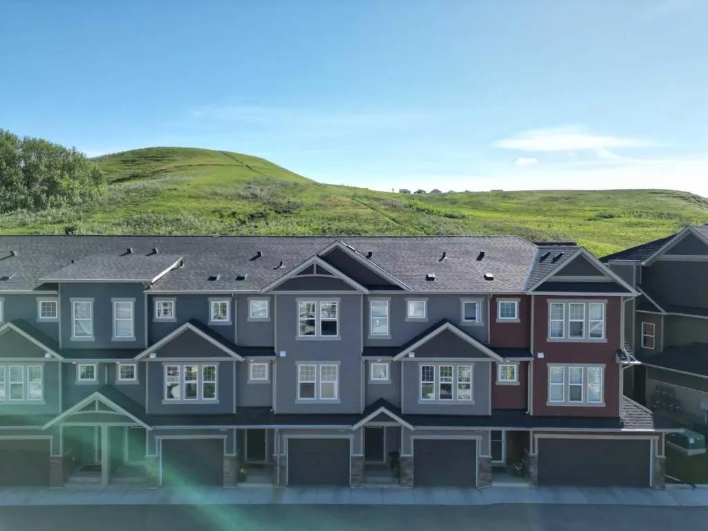 272 Cranbrook Square SE Calgary AB T3M3K8