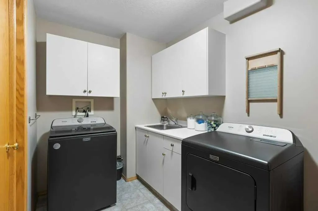 1103 Highland Green View NW High River AB T1V 1V8
