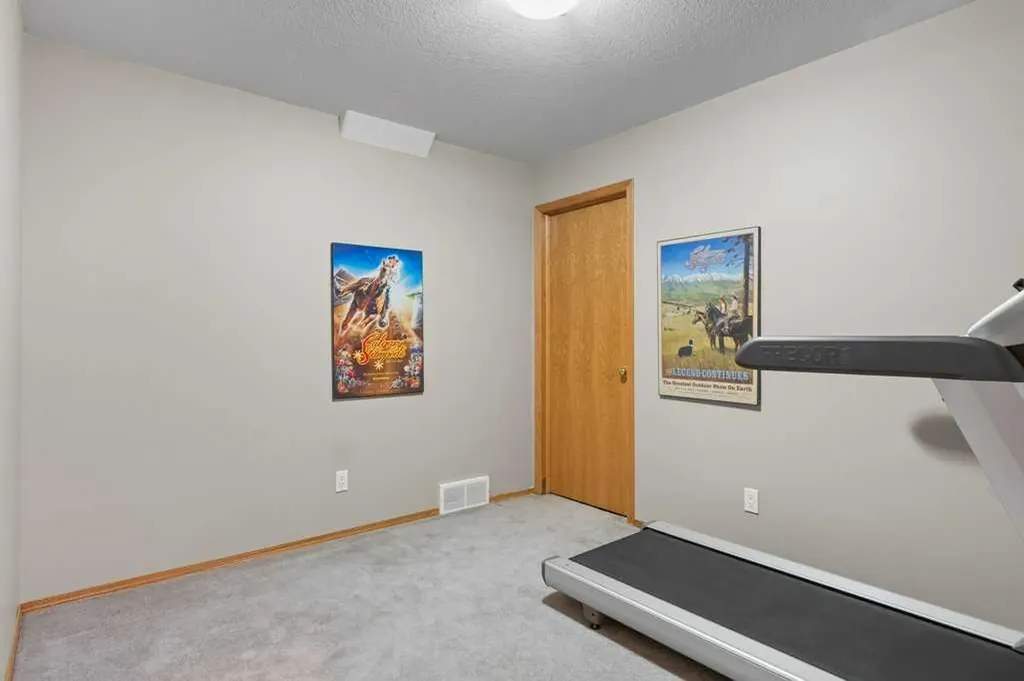 1103 Highland Green View NW High River AB T1V 1V8