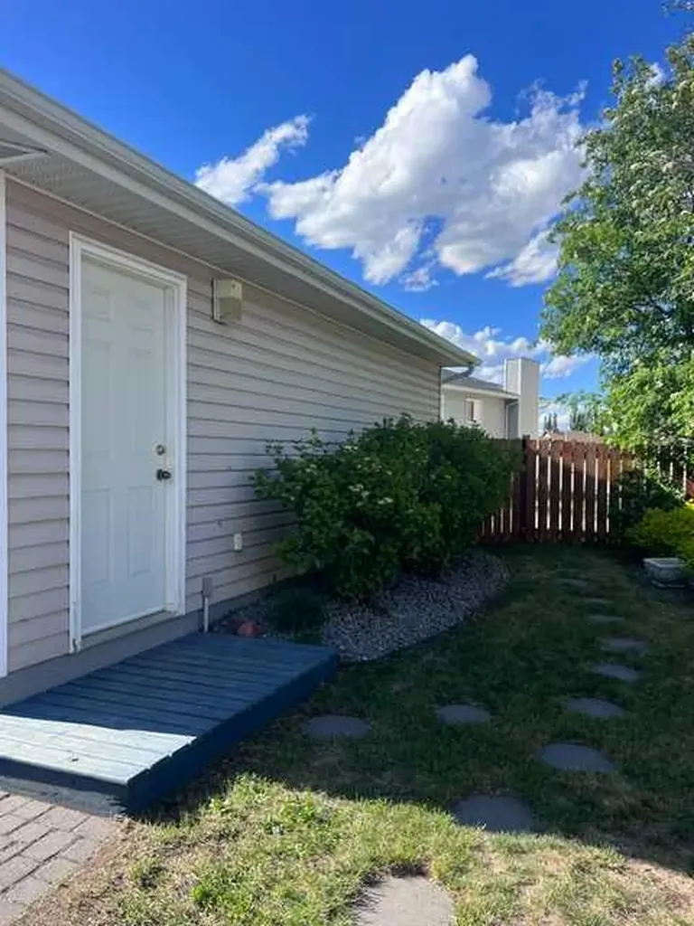 4612 Womacks Road Blackfalds AB T0M 0J0