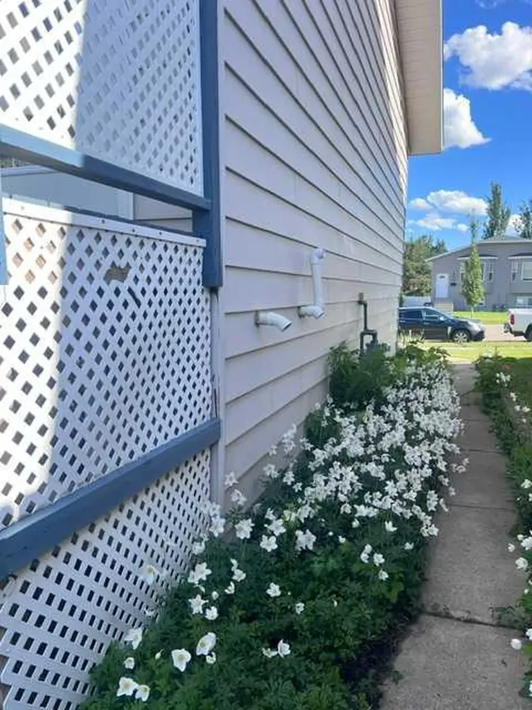 4612 Womacks Road Blackfalds AB T0M 0J0