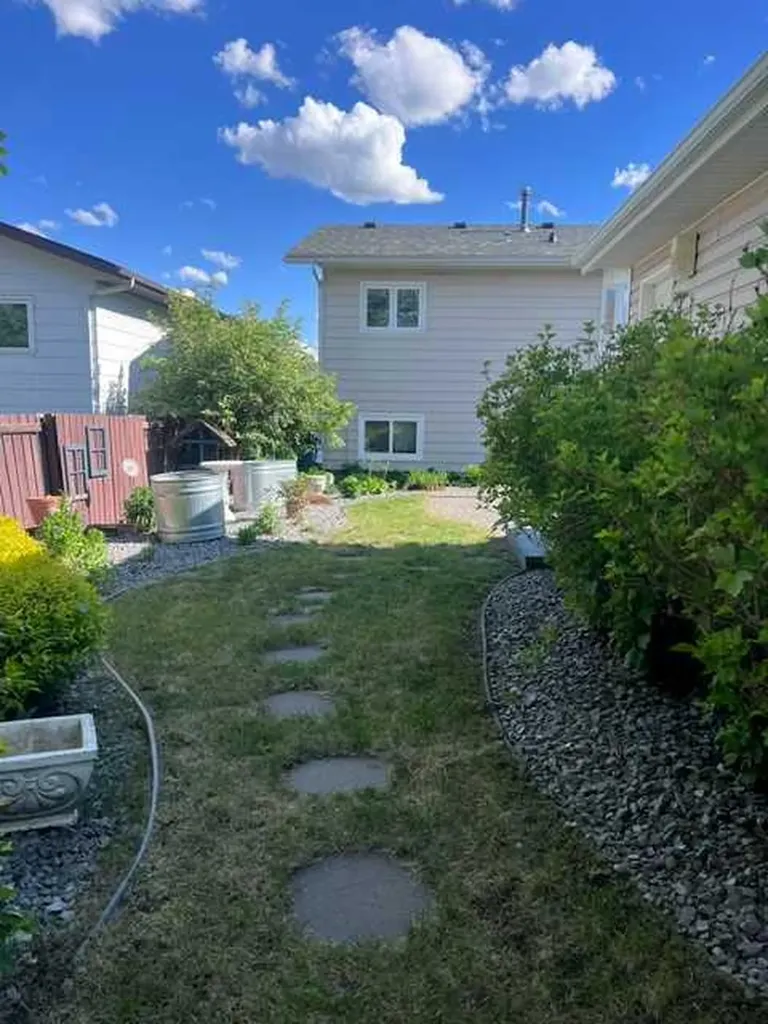4612 Womacks Road Blackfalds AB T0M 0J0