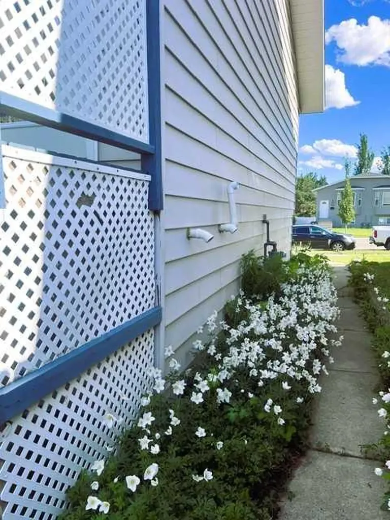 4612 Womacks Road Blackfalds AB T0M 0J0