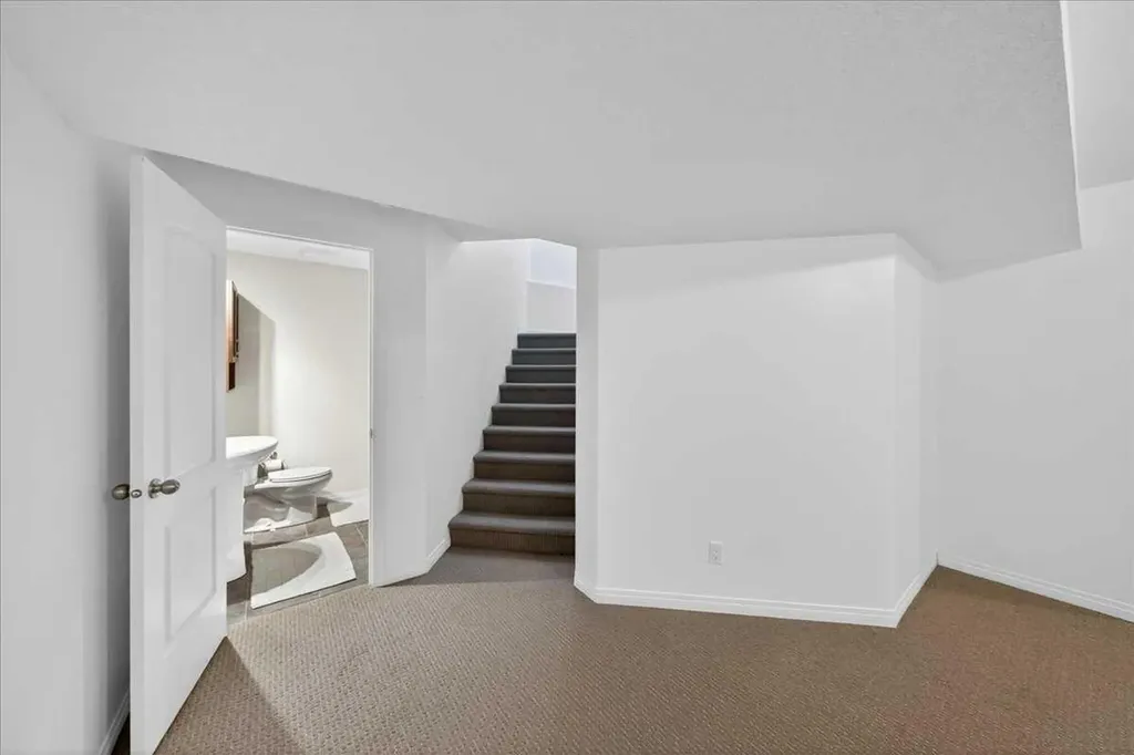 132 Tuscany Meadows Common NW Calgary AB T3L 2N8