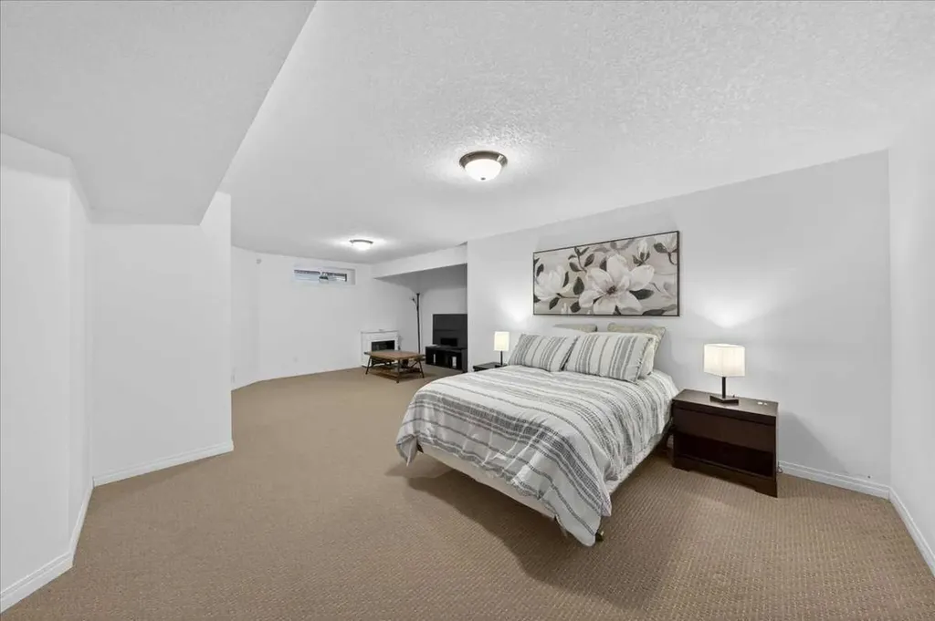 132 Tuscany Meadows Common NW Calgary AB T3L 2N8