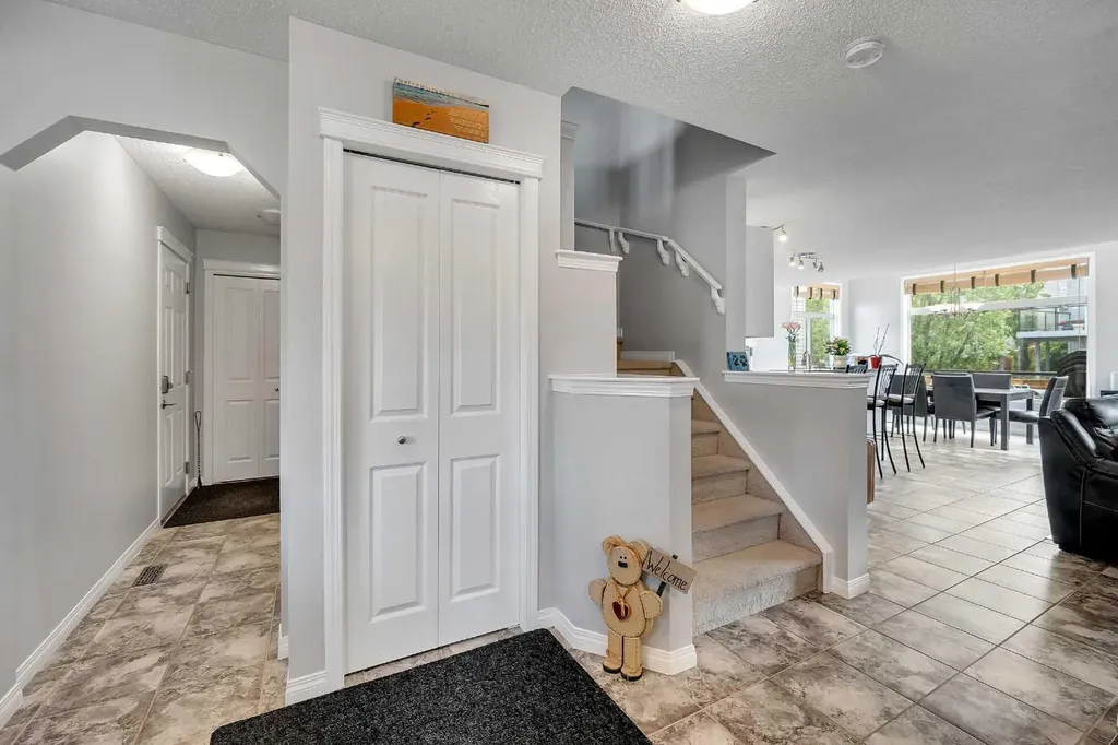 194 Kincora View NW Calgary AB T3R 1M2