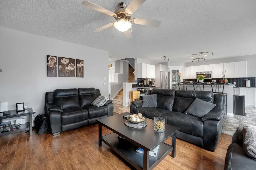194 Kincora View NW Calgary AB T3R 1M2