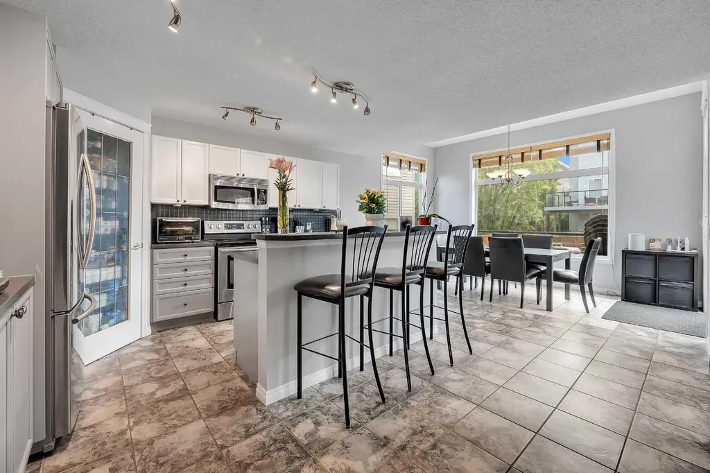 194 Kincora View NW Calgary AB T3R 1M2