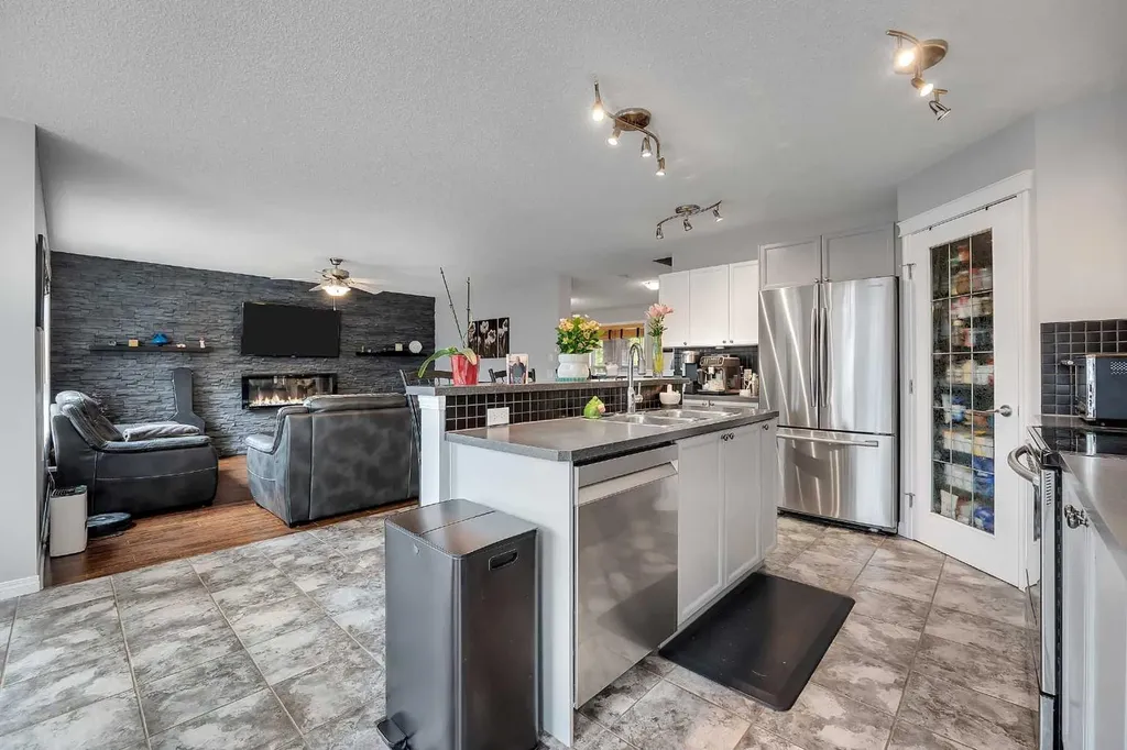 194 Kincora View NW Calgary AB T3R 1M2