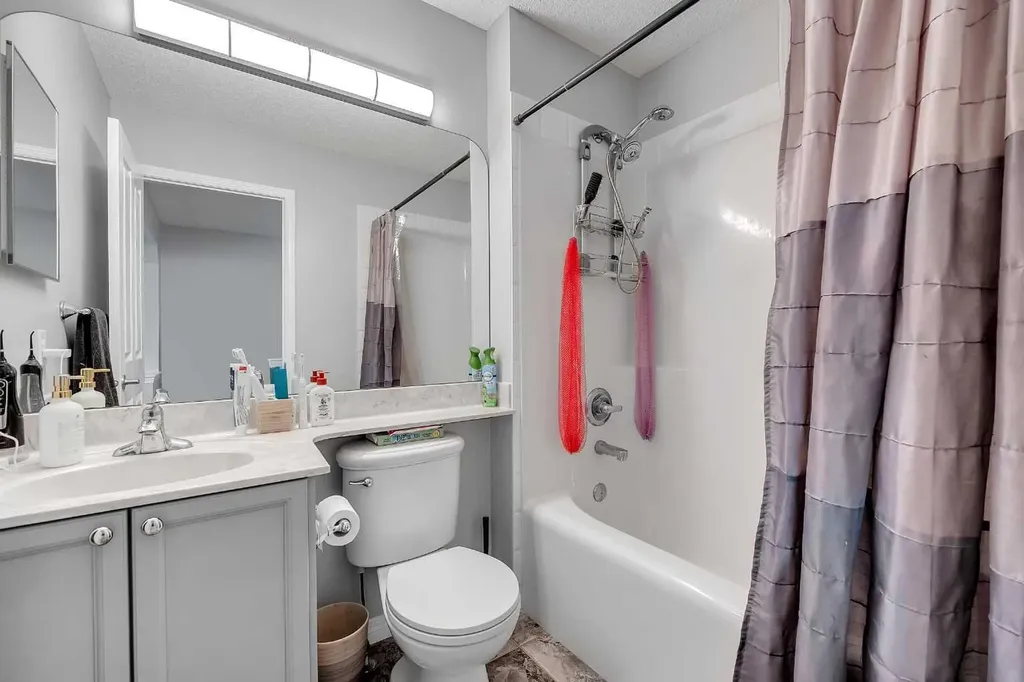 194 Kincora View NW Calgary AB T3R 1M2