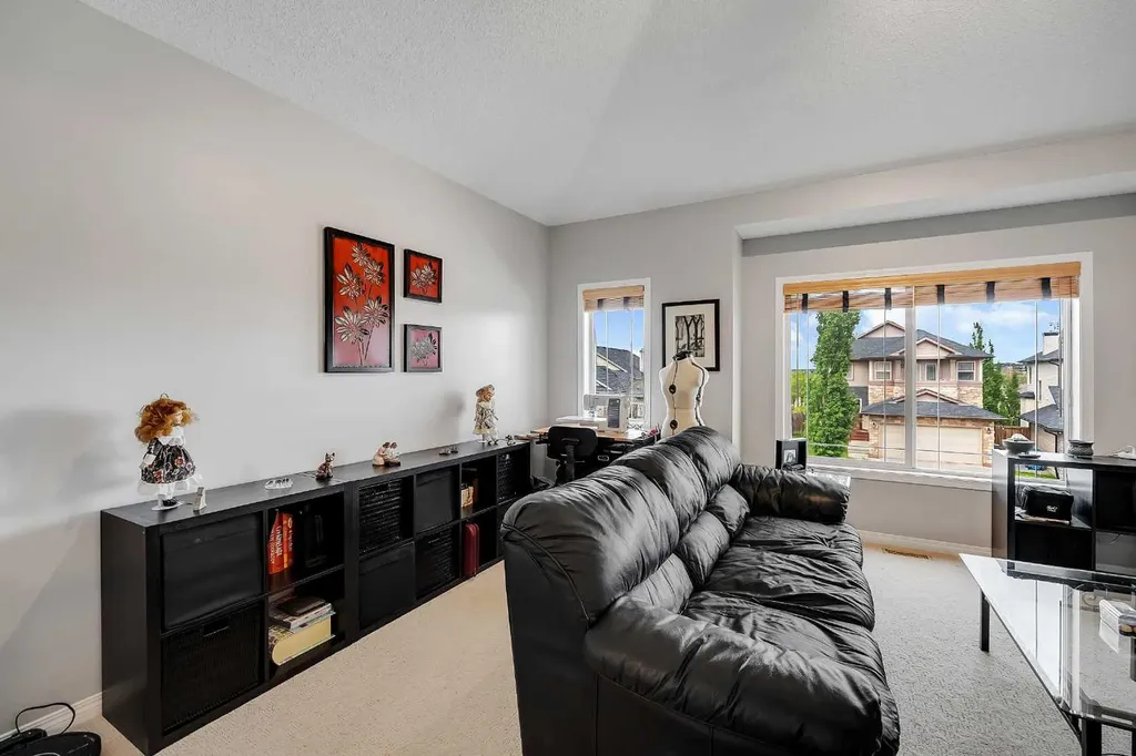 194 Kincora View NW Calgary AB T3R 1M2