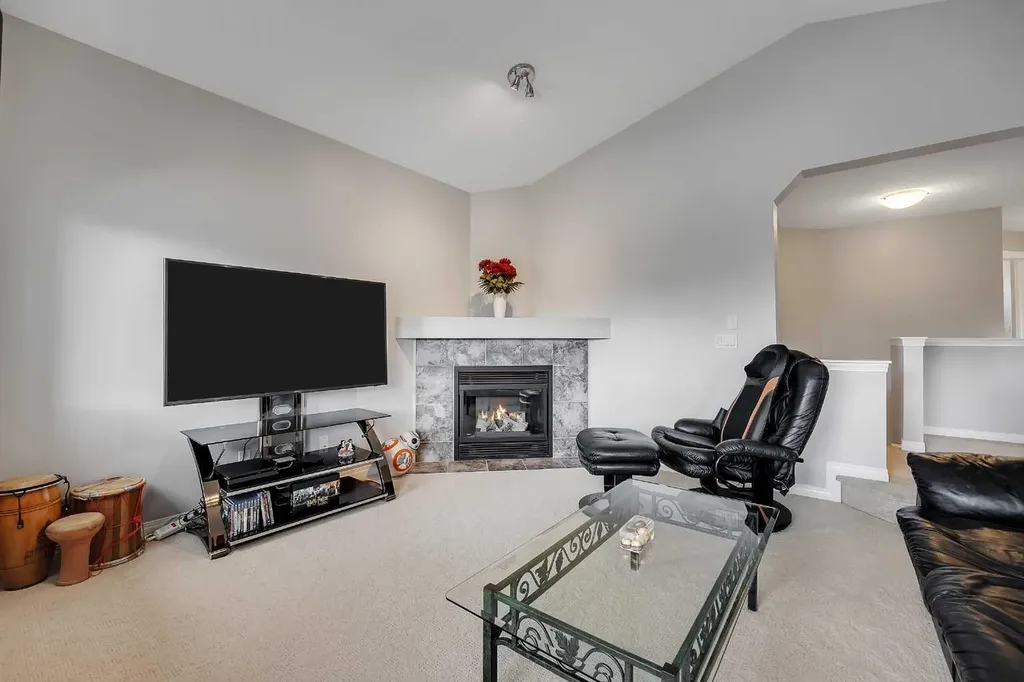 194 Kincora View NW Calgary AB T3R 1M2