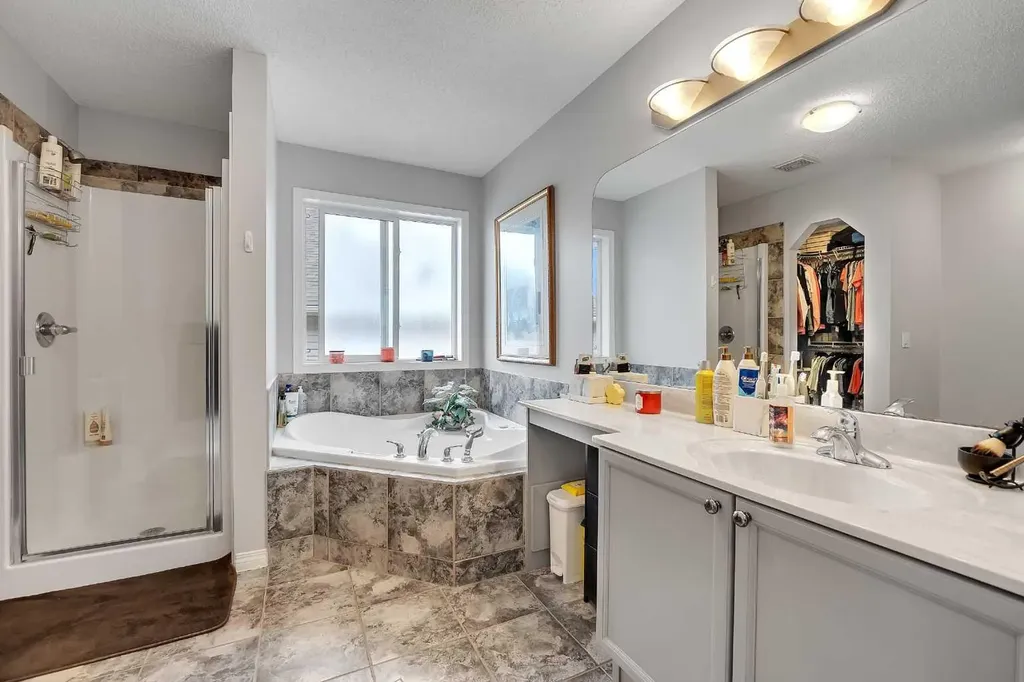 194 Kincora View NW Calgary AB T3R 1M2