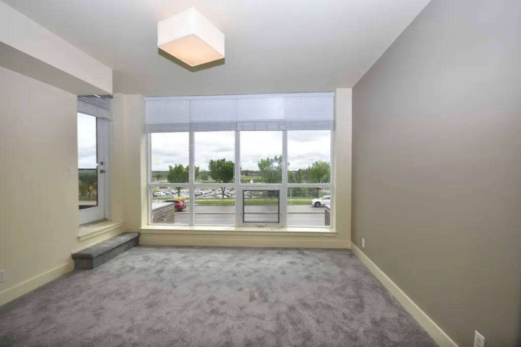 14605 Shawnee Gate SW Calgary AB T2Y 0K4