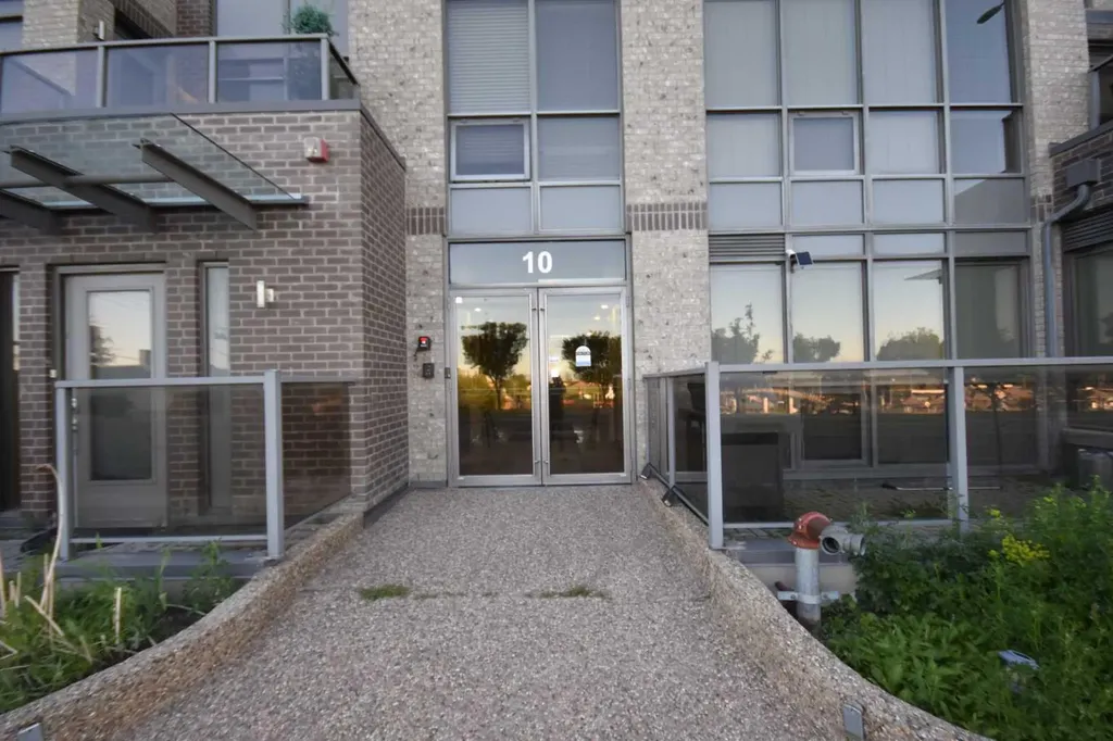 14605 Shawnee Gate SW Calgary AB T2Y 0K4