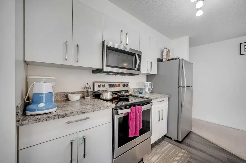 4641 128 Avenue NE Calgary AB T3N1T2