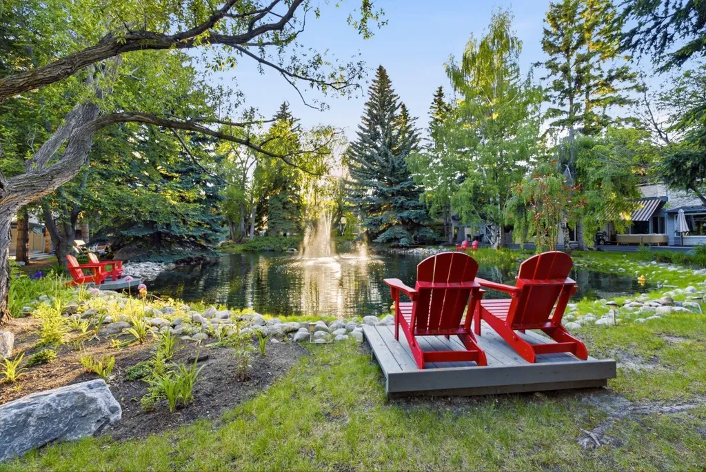 4037 42 Street NW Calgary AB T3A 2M9