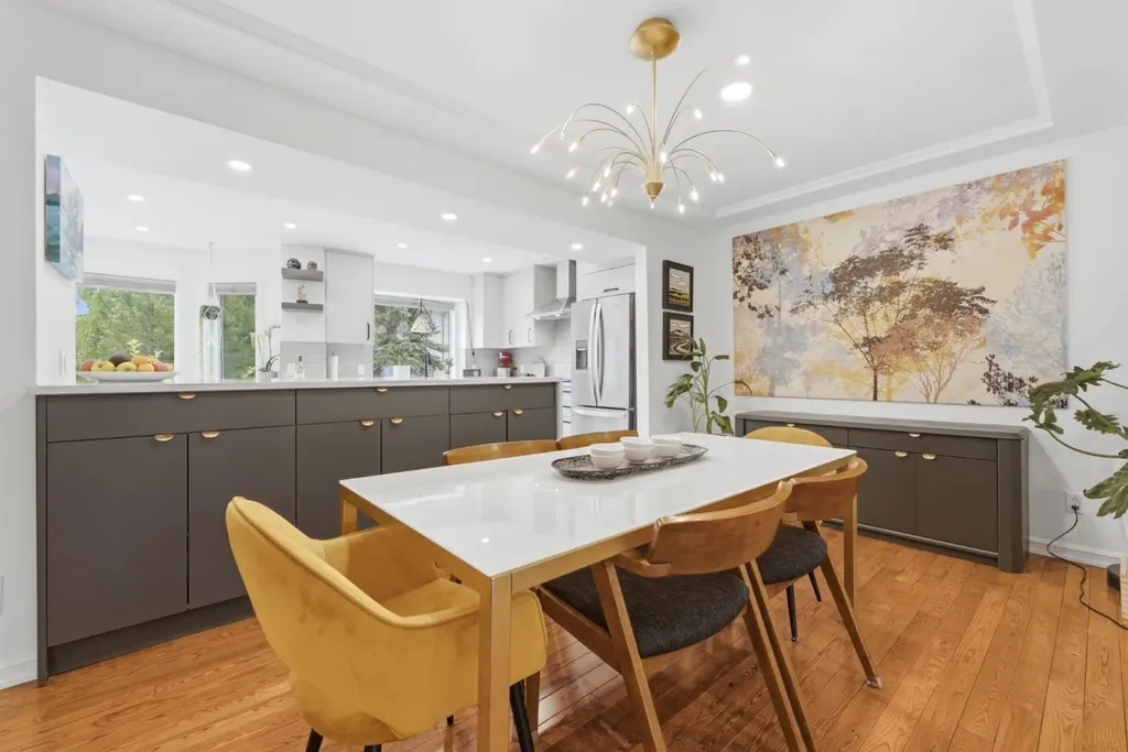 4037 42 Street NW Calgary AB T3A 2M9