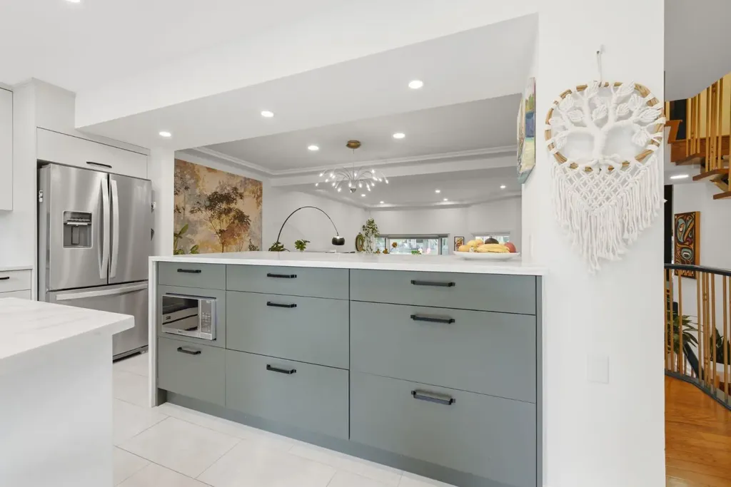 4037 42 Street NW Calgary AB T3A 2M9