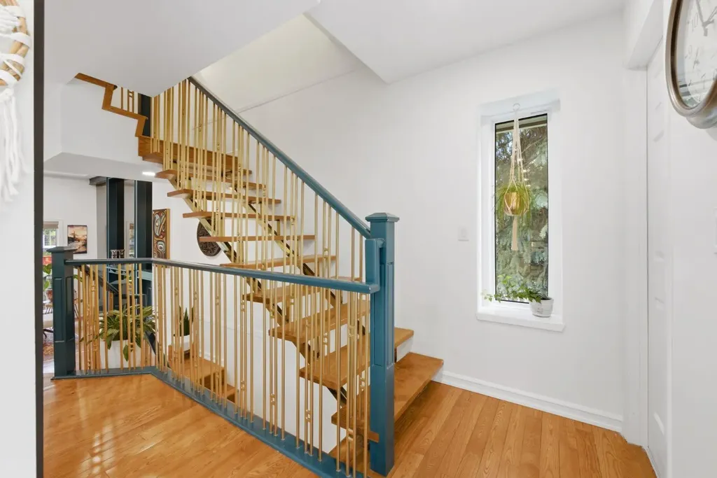 4037 42 Street NW Calgary AB T3A 2M9