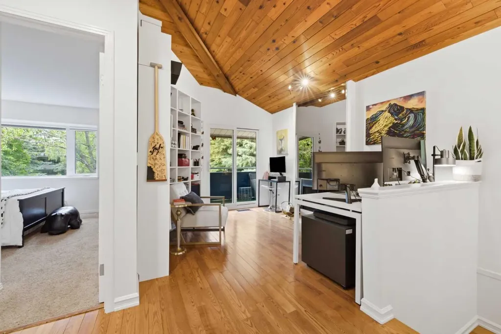 4037 42 Street NW Calgary AB T3A 2M9