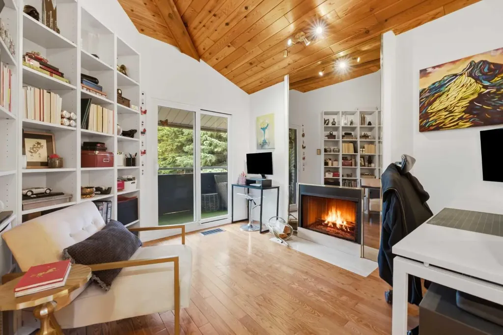4037 42 Street NW Calgary AB T3A 2M9
