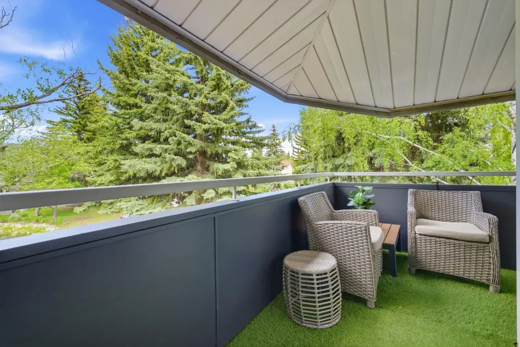 4037 42 Street NW Calgary AB T3A 2M9