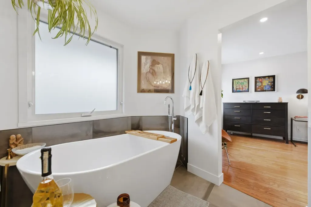 4037 42 Street NW Calgary AB T3A 2M9