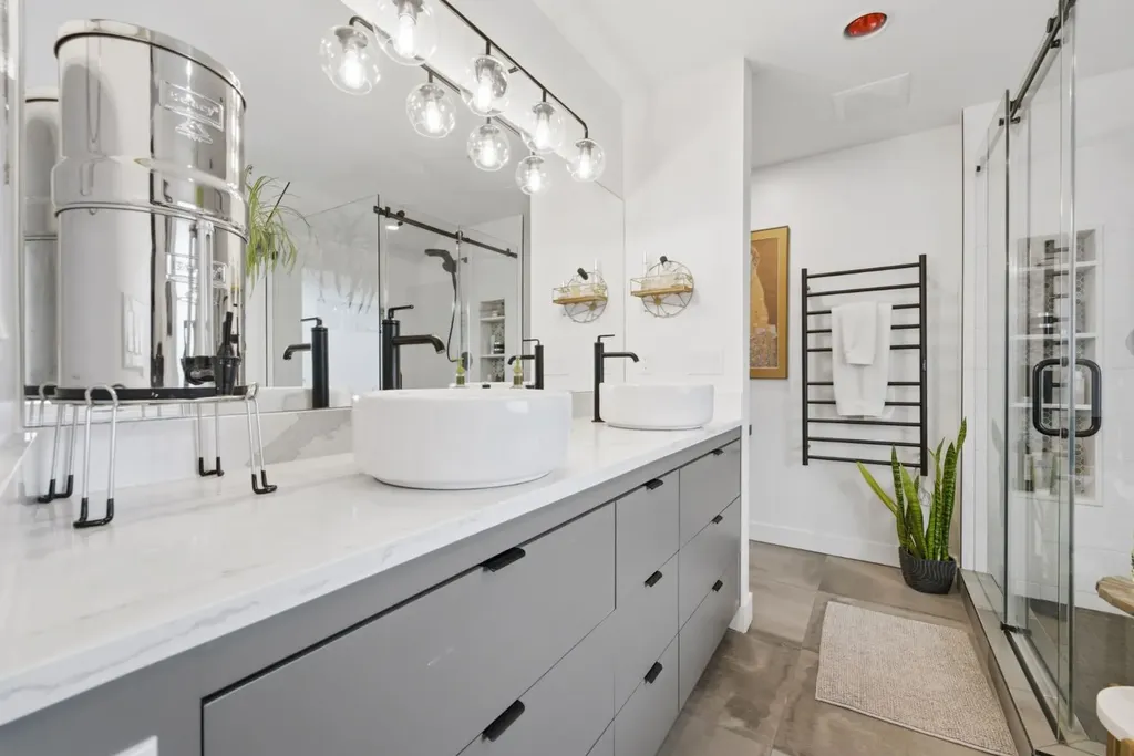 4037 42 Street NW Calgary AB T3A 2M9