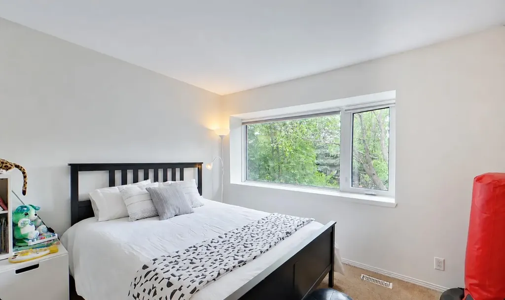 4037 42 Street NW Calgary AB T3A 2M9