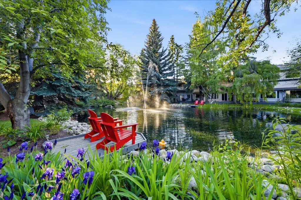 4037 42 Street NW Calgary AB T3A 2M9