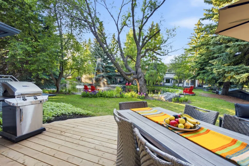 4037 42 Street NW Calgary AB T3A 2M9