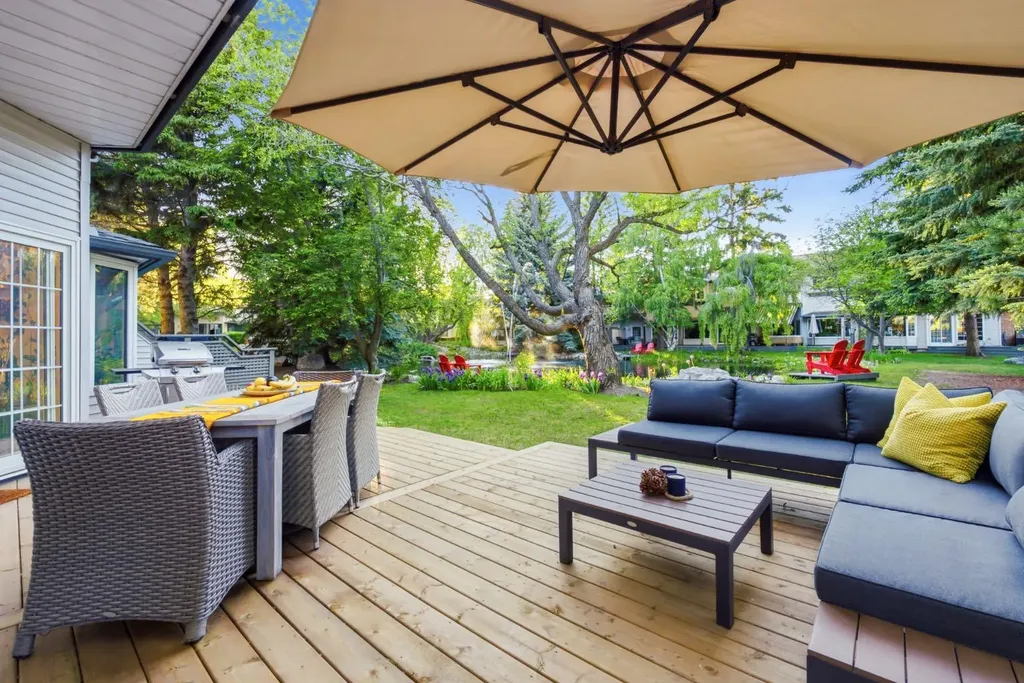 4037 42 Street NW Calgary AB T3A 2M9