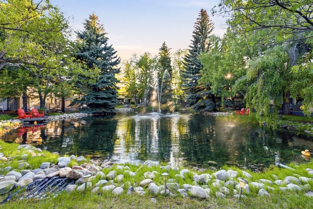 4037 42 Street NW Calgary AB T3A 2M9