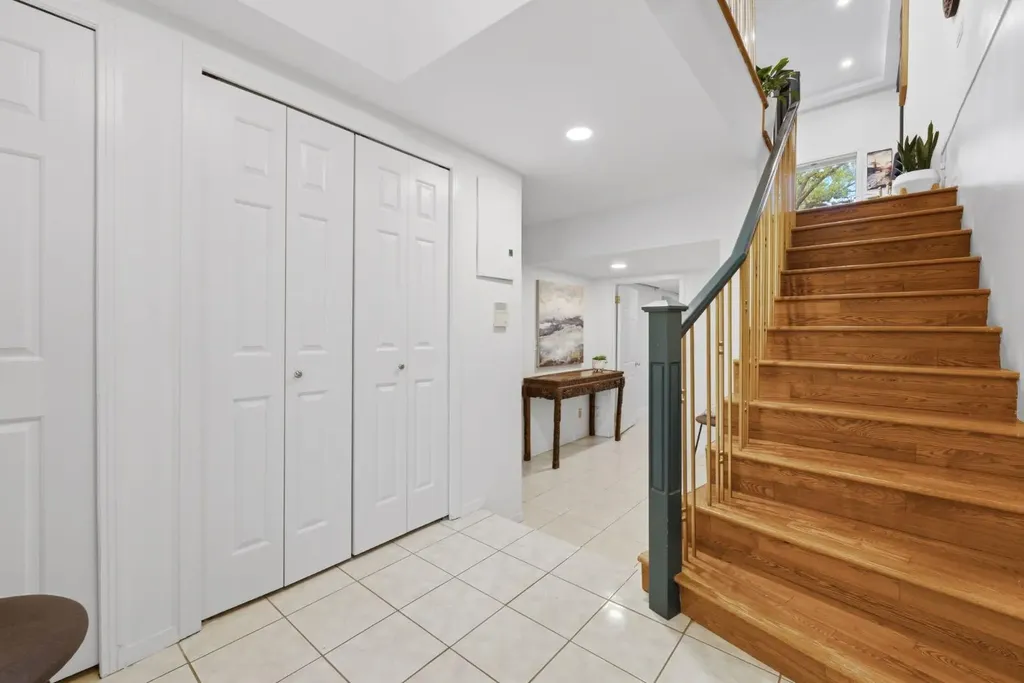 4037 42 Street NW Calgary AB T3A 2M9